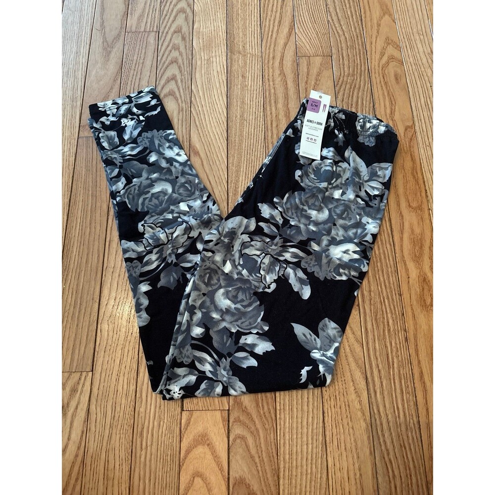 Leggings Black white floral vintage classic high waisted athletic gym flowers